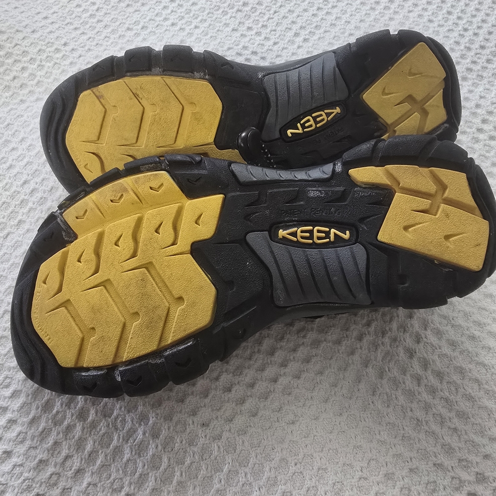 Keen Newport Black and Yellow Outdoor Shoes Womens Size 7